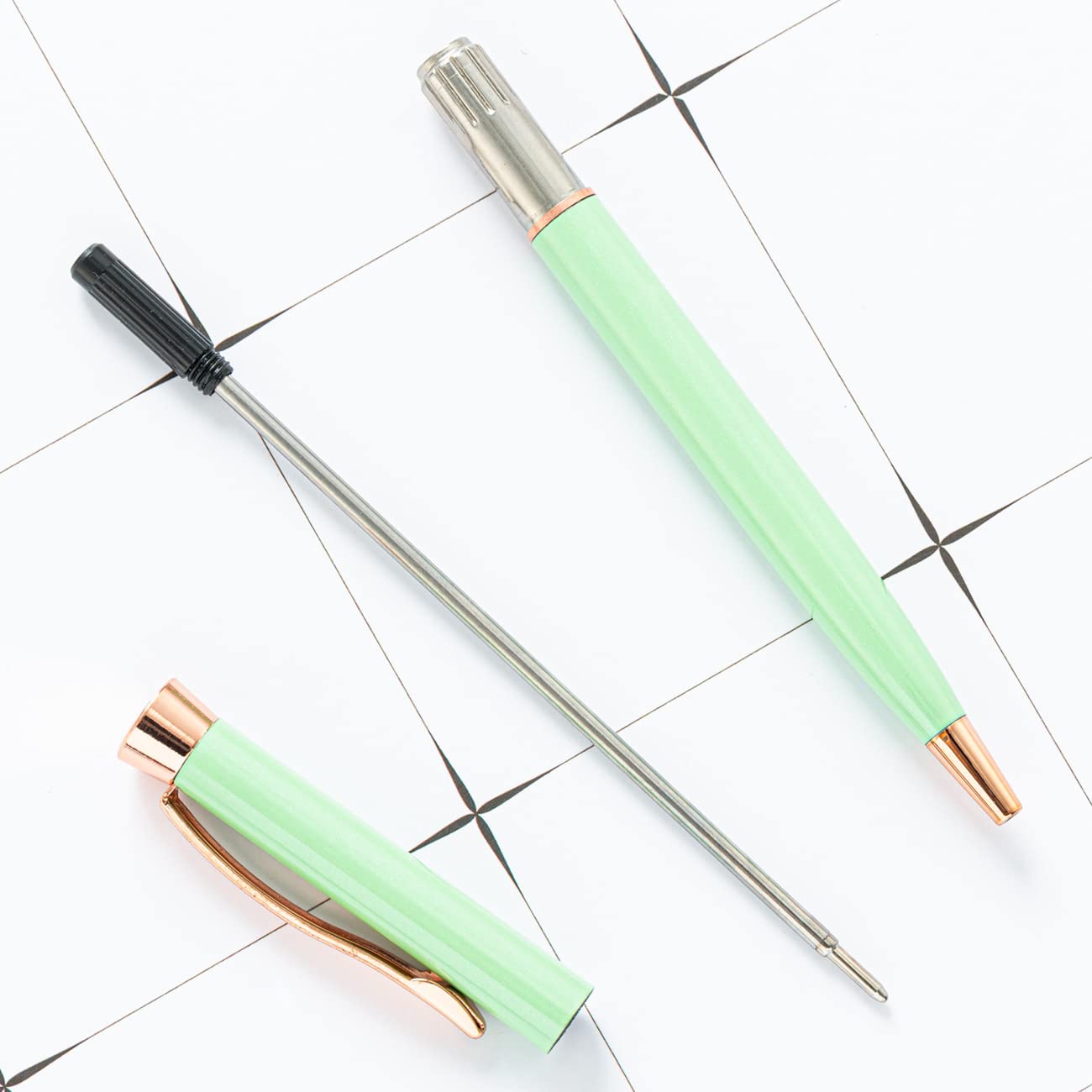 Amazon.co.jp: Gullor 5本 格納式ボールペン 輝くカラフルなメタルペン